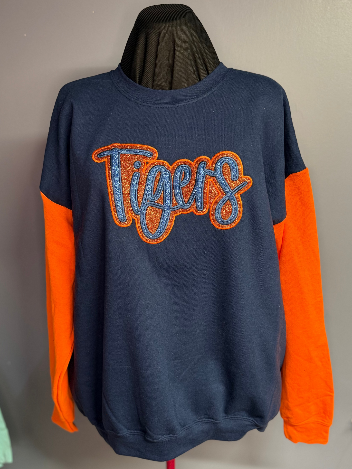 Color-block raglan sweatshirt | tigers